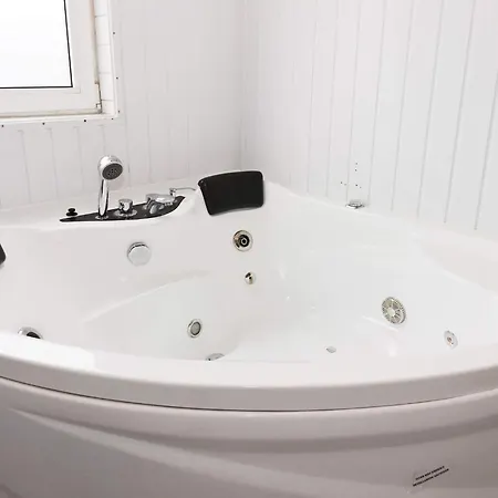 度假居 4 Star In *