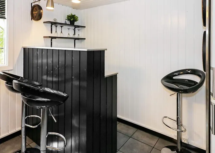 10 Person In Hadsund-by Traum