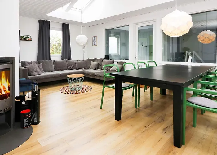 10 Person In Hadsund-by Traum